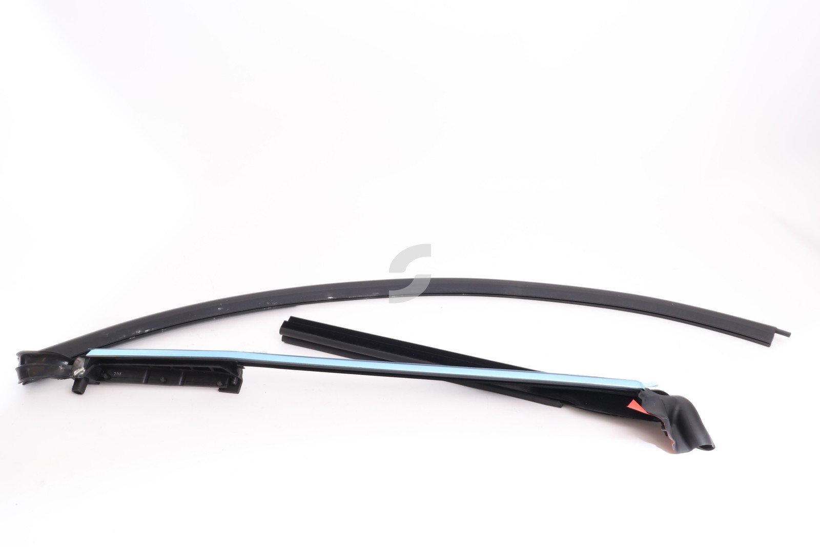 MS-83259600 RH WINDOW WEATHER STRIP  Maserati NEW