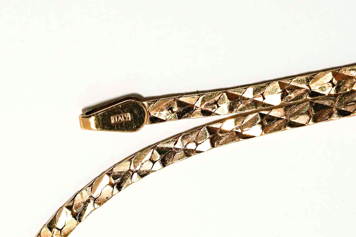 UnoAErre  Solid 14K Gold Triangle Herringbone Nec… - image 3