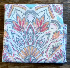 CREAM COTTON PAISLEY AZTEC STYLE OFFCUT FABRIC SEWING 20 x 22 "  FAT QUARTER FQ
