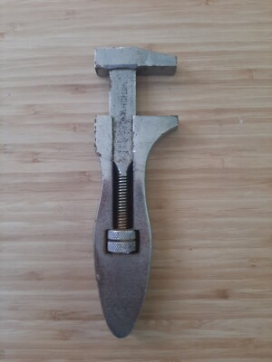 Vintage, sehr schöner kleiner alter Schraubenschlüssel 15 cm im geschlossenen Zustand