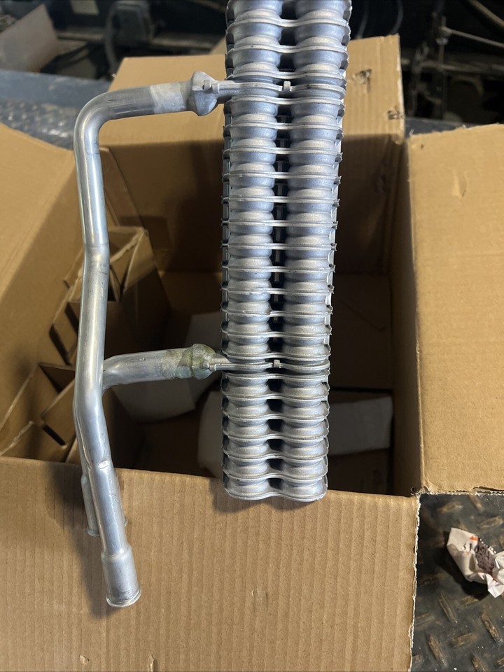 AC A/C Evaporator Core For 0011 Lincoln LS Town Car UAC EV 939602PFC