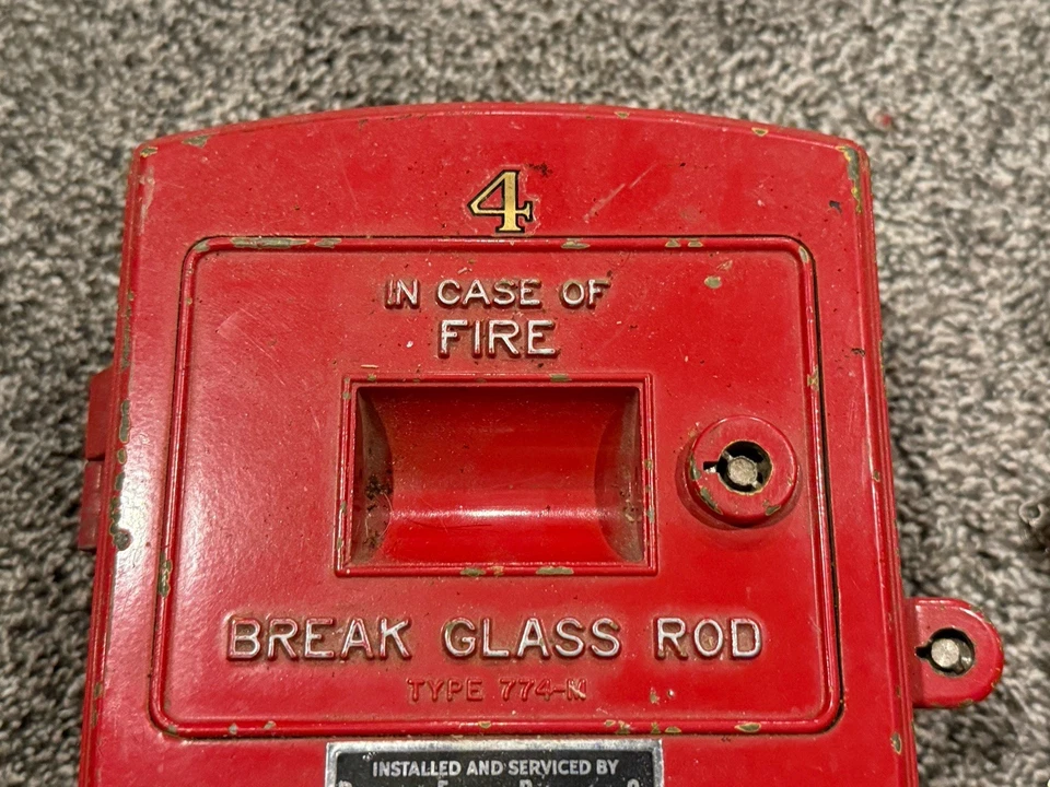 Винтажный ADT тип 77 пожарной сигнализации вызов сигнал индикатор коробка в случае пожара - Изображение 2 из 4