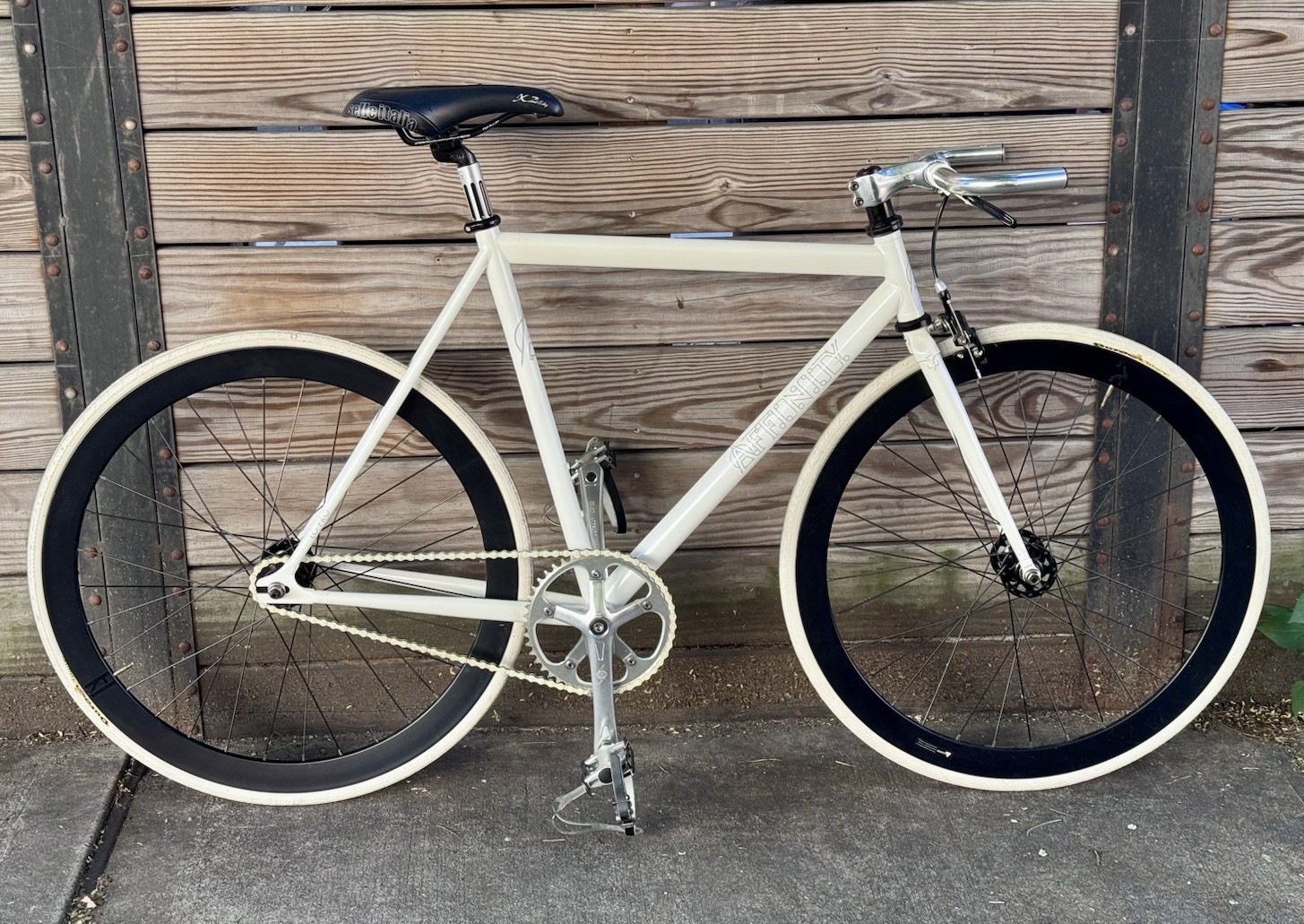 (New other (see details)) (XS) 2010 Affinity Cycles Lo-Pro fixed gear Complete Track Bike , Glossy White (1344.00 USD)
