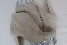 STEVE MADDEN Womens Beige Suede Ankle Boot Platform With Studs 9