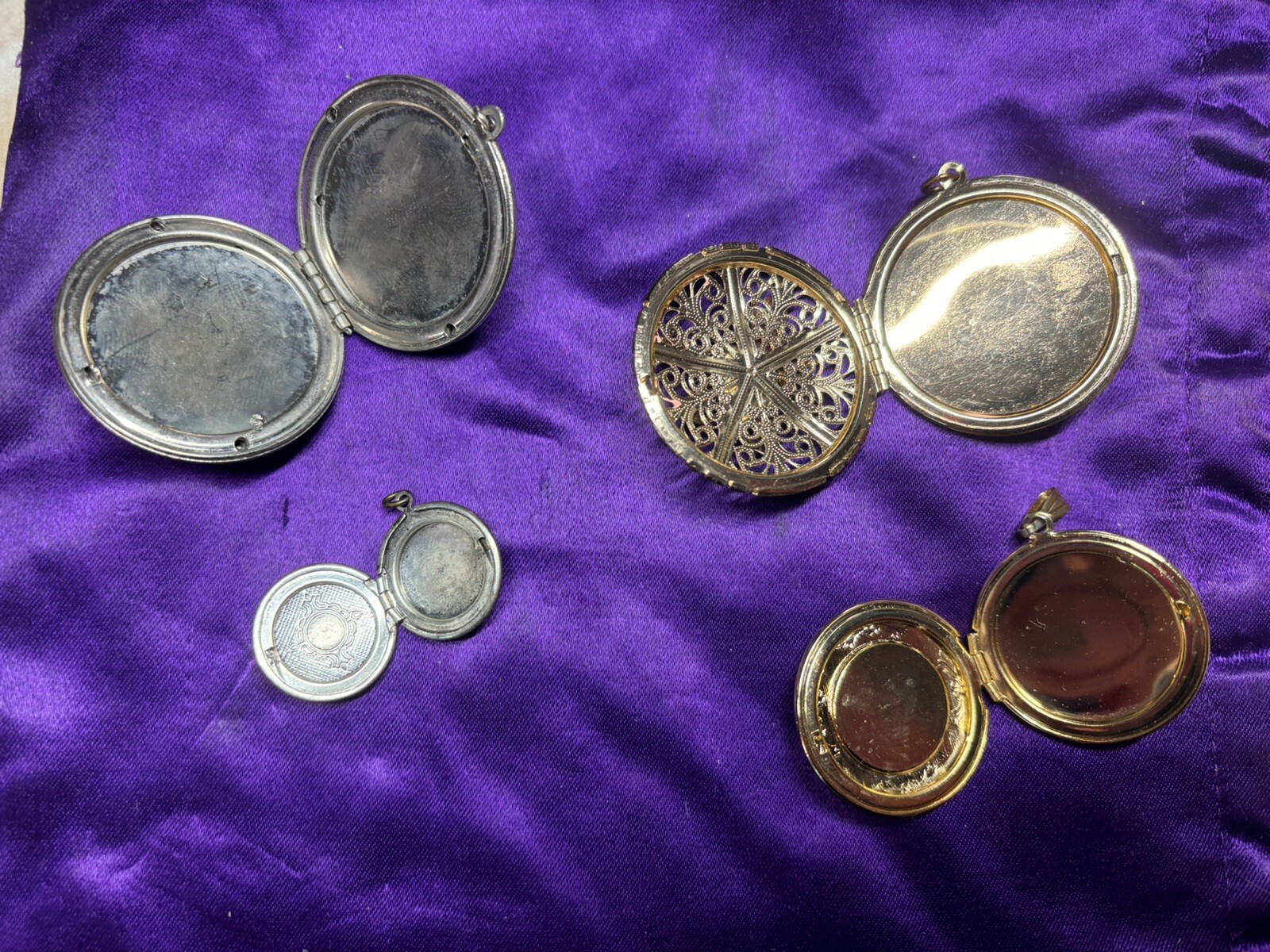 GROUP LOT 4 Gold Silver Tone Vintage Lockets eBay