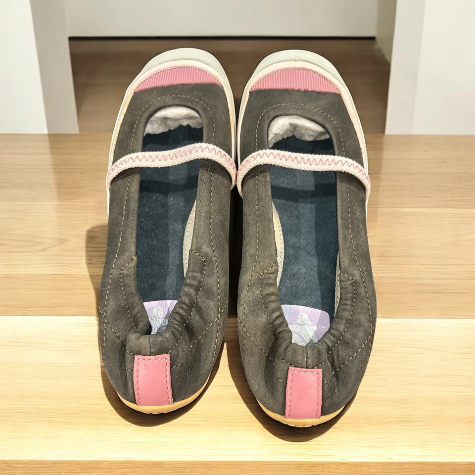 Women's elastic closure Sneakers Boutique By Cushe Old Black/Pink U.S Size 6 - Image 2 of 4