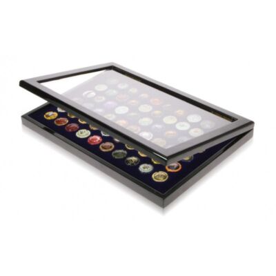 Lacquered wooden display case to present 60 champagne capsules.