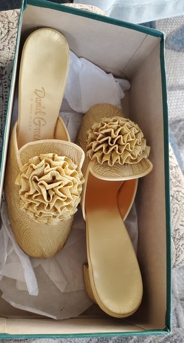 Daniel Green Vintage Sz 5. To 5.5 Sexy Gold Jacquard Pom-Pom Heeled Sipper Shoe