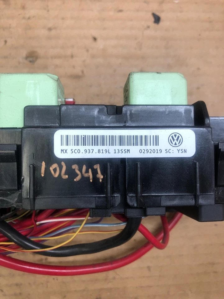2015-2018 VOLKSWAGEN JETTA ENGINE FUSE RELAY BOX ASSY P/N 5C0937819L - Image 3 of 4