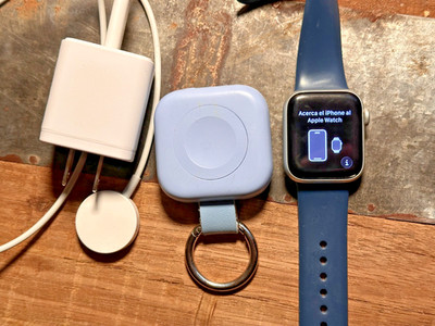 Apple Watch SE 2nd Gen 40mm Aluminum Case Sport Band GPS + Cellular