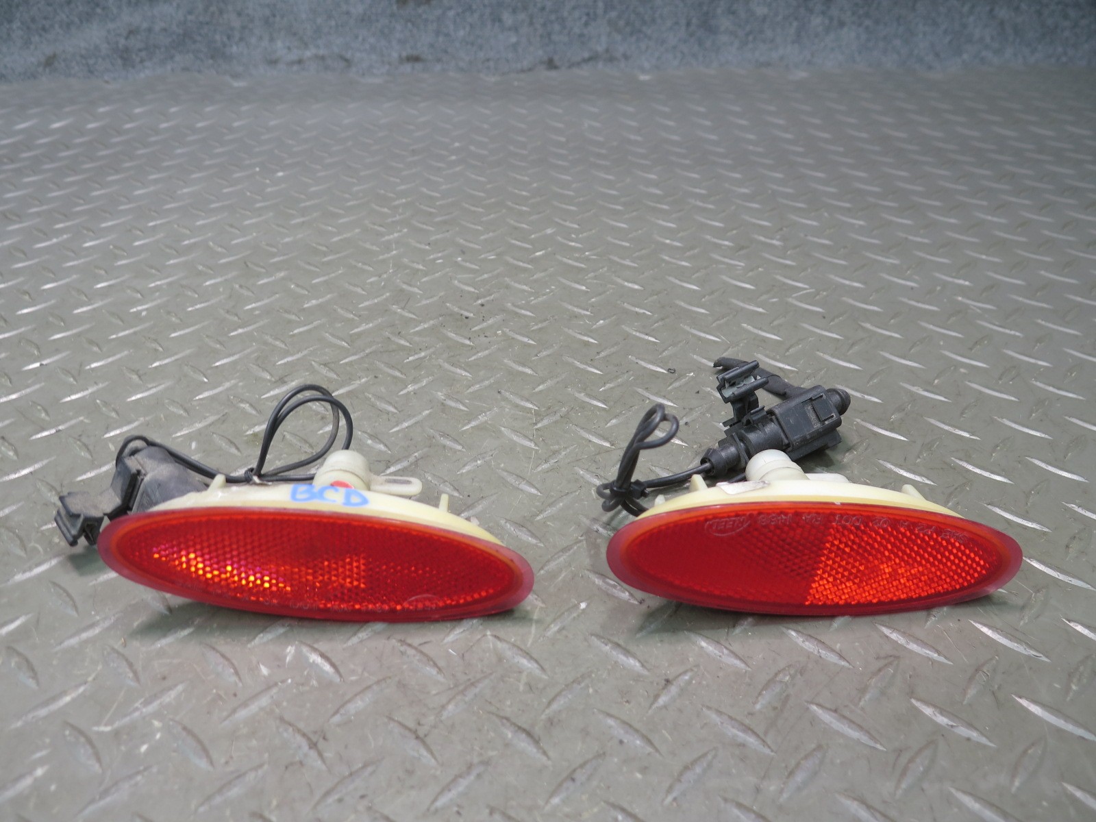 2006-2012 BENTLEY FLYING SPUR REAR RIGHT & LEFT SIDE MARKER LIGHT LAMP SET