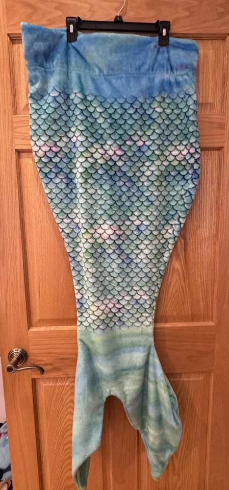 Comfy Tails Mermaid Tails Blue Green Aqua 21 x 44 In Fleece Cozy Blanket Soft - Imagem 2 de 4