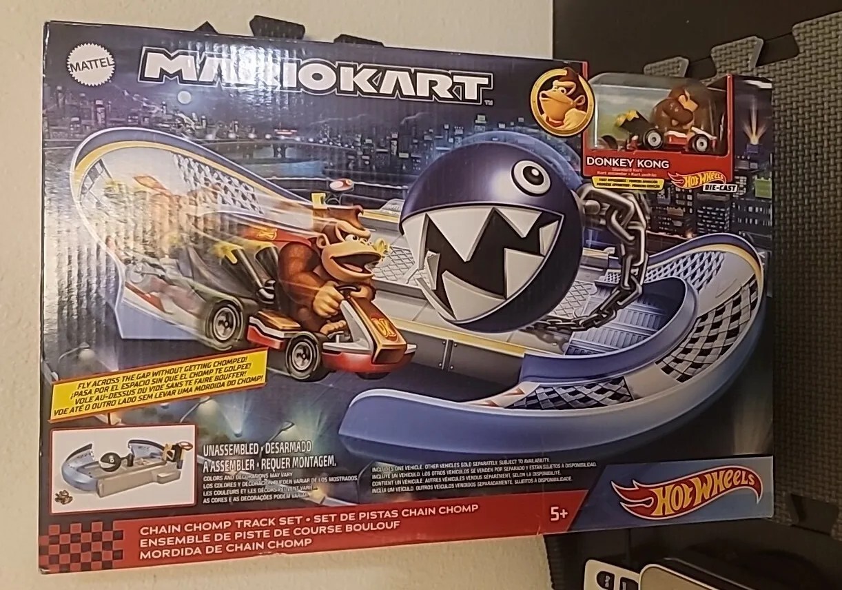 Hot Wheels Mario Kart Chain Chomp Track Set with Donkey Kong Standard