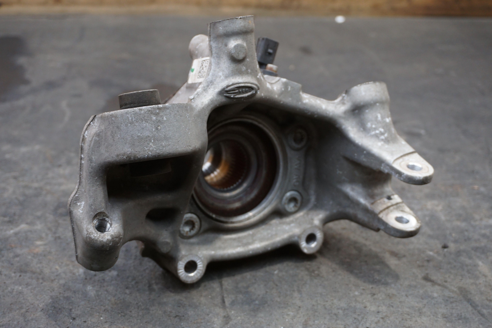 Rear Left Spindle Knuckle Wheel Bearing Hub OEM 4M0505431 Bentley Bentayga 16-20