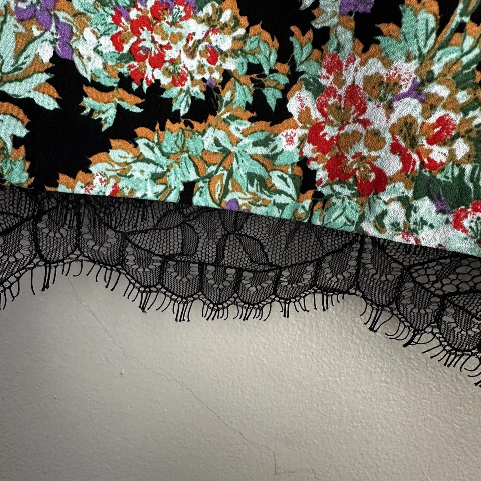 Women’s Top Shop Polyester Floral Shorts Black Lace Hem Size 6 - Image 3 of 4