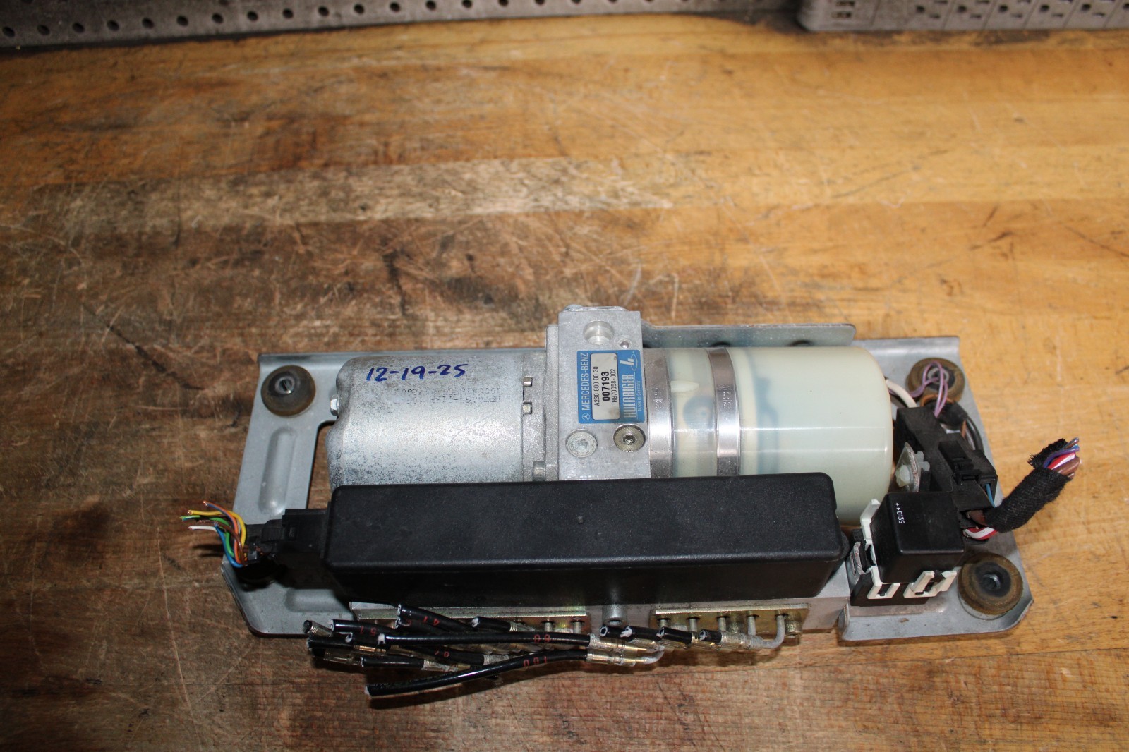 03-08 Mercedes R230 SL500 SL550 Convertible Top Hydraulic Pump Motor OEM