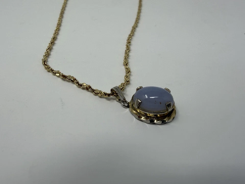 Cadena colgante Ellensburg azul ágata llena de oro de 14 quilates Foto 4 de 4