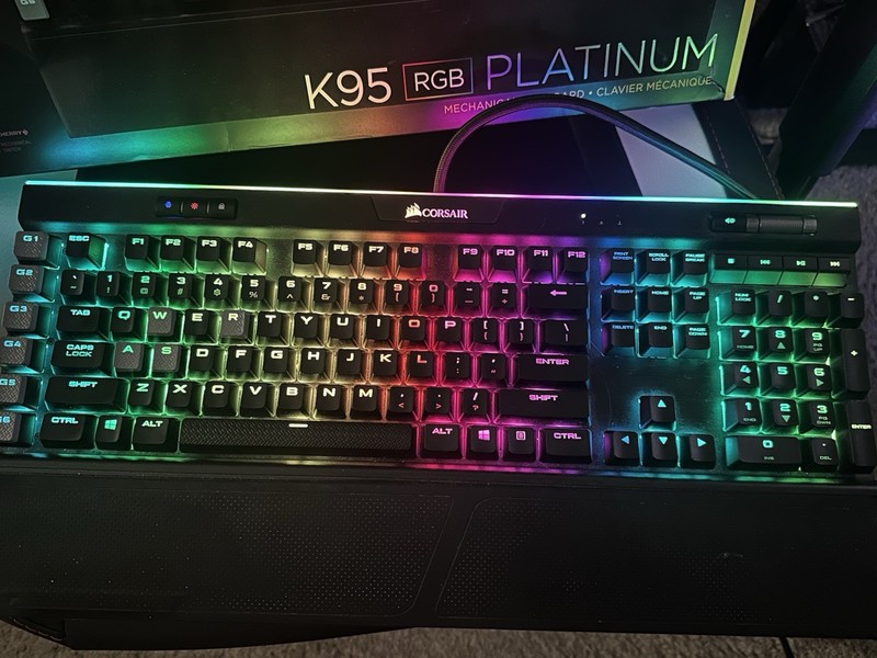 Corsair K95 RGB PLATINUM Mechanical Gaming Keyboard Cherry MX Brown Switches