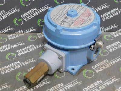 SURPLUS United Electric J120X-5835 Pressure Switch 10 to 130 PSI Proof 300 PSI