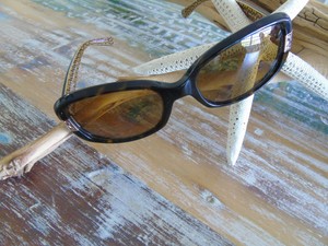 how to choose eyeglass frame color