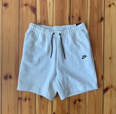 Nike Sportswear Tech Fleece Shorts Weiß Beige Schwarz Gr. L NEU CU4503 072