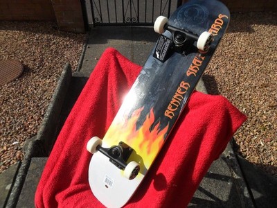 Komplett Skateboard Custom Renner mit DGK 52mm/99a Street oder Park Wheels