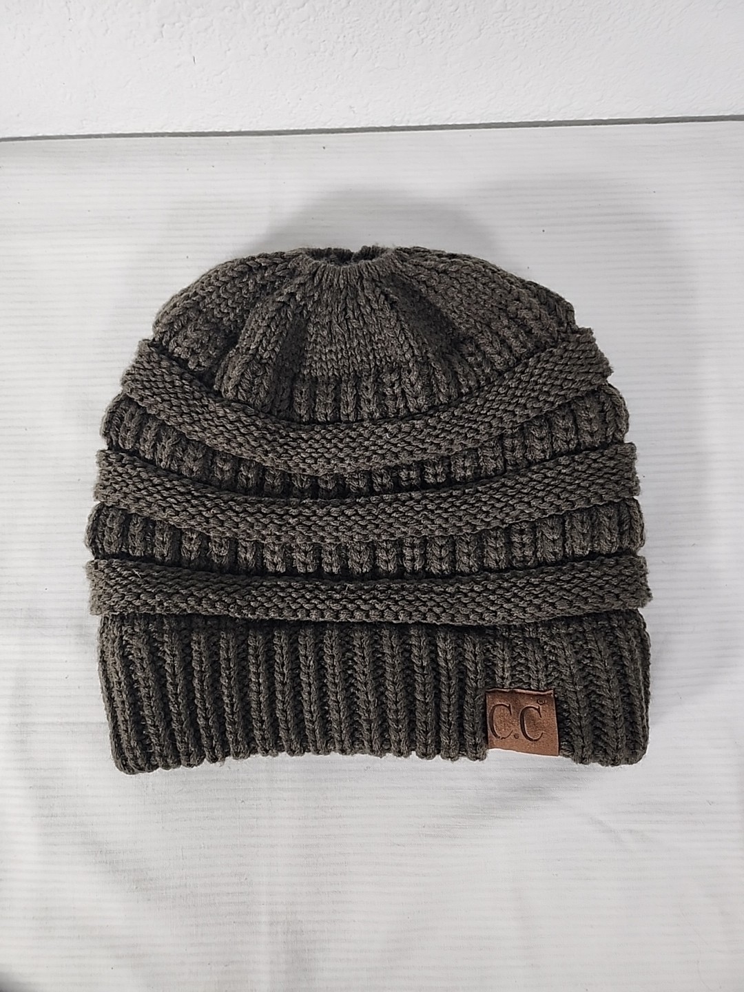 PONY Cappello berretto donna C.C in maglia verde oliva apertura coda di cavallo