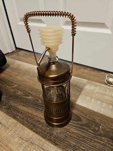 Whiskey Decanter Brass and Glass Music Box Plays How Dry I Am - 第 1/10 張圖片