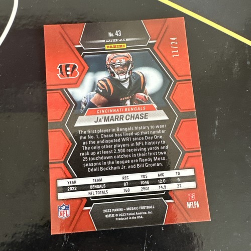 2023 Panini Mosaic - Gold Sparkle Prizm #43 Ja'Marr Chase /24 - Bild 2 von 2