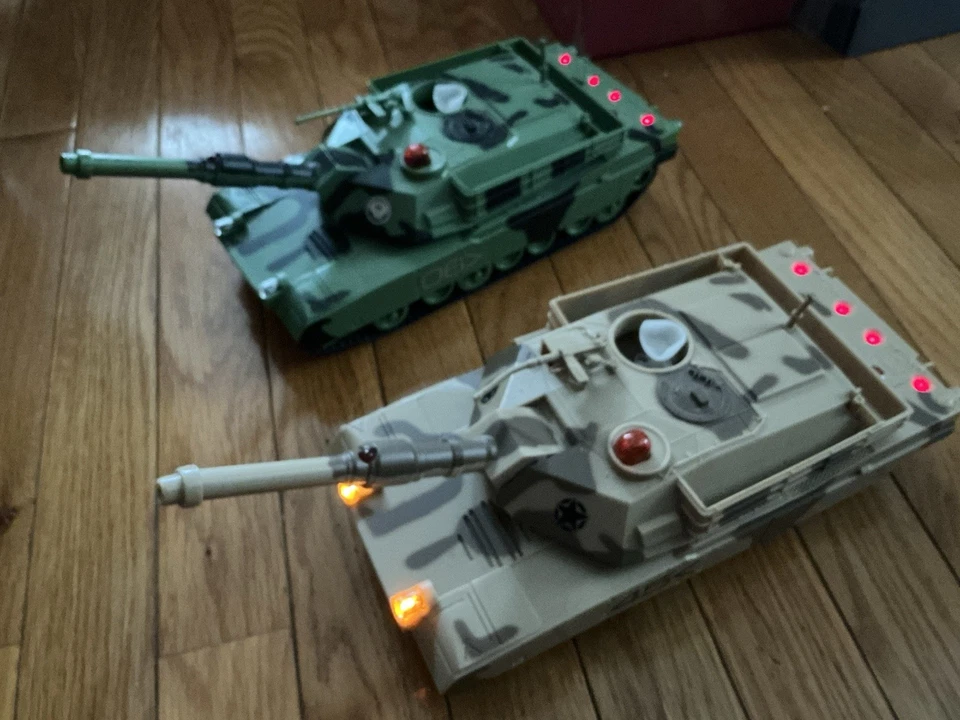 2001 Interactive Toy Co. Combat Proven 1/28 Battle Tank - Image 2 of 4