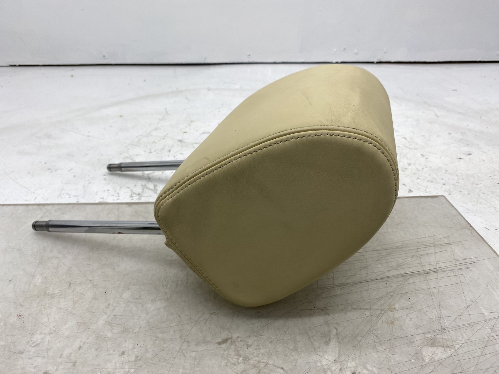 2010-2020 BENTLEY MULSANNE FRONT RIGHT PASSENGER SEAT HEADREST LEATHER *INDENTS*