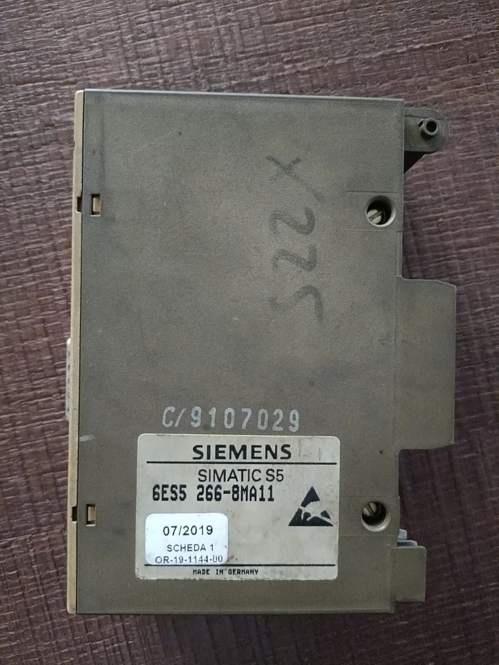 Siemens S5 SIMATIC 6es52268ma11 - Immagine 2 di 4