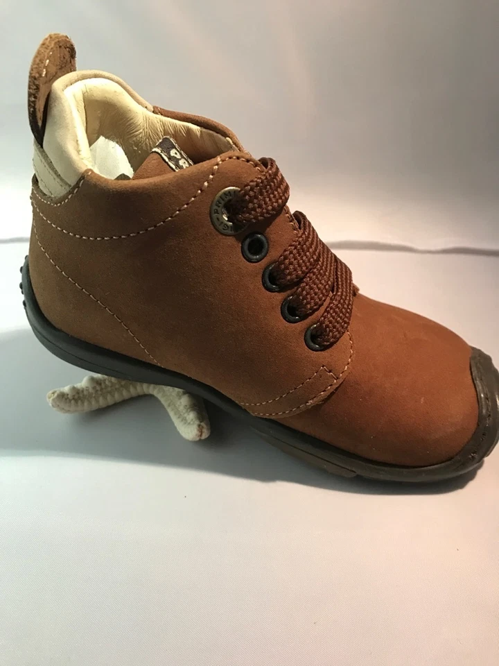 Meninos. Sapatos Primigi Simmon com cadarço marrom nobuck, tamanho bebê EUA 7 - Imagem 2 de 4