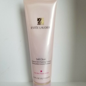 soft clean moisture rich foaming cleanser