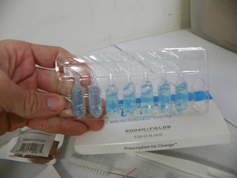 Rodan And Fields Redefine Macro Exfoliator With Extra New Tip And Cooling Gel - Image 4 of 4