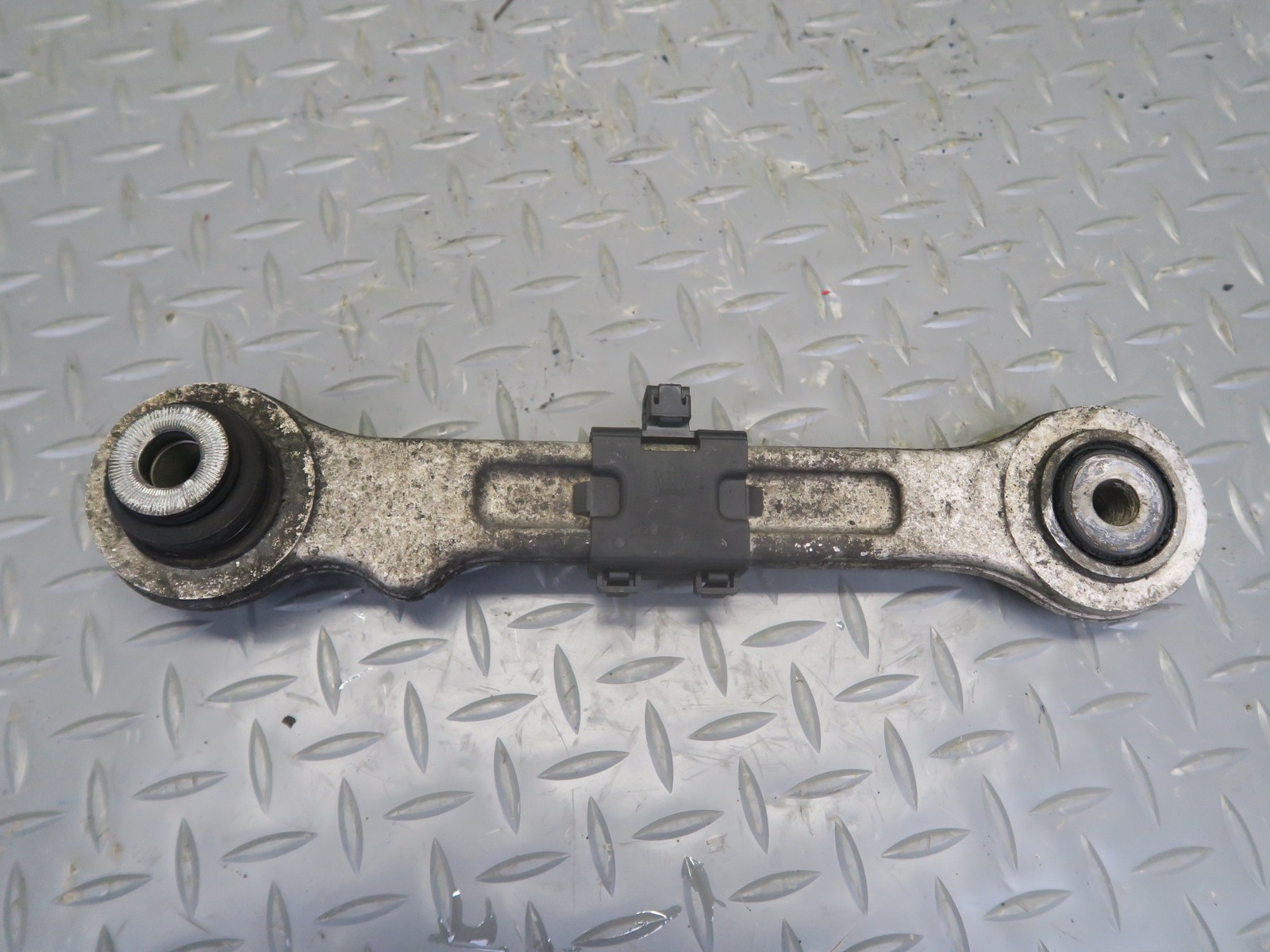 2017-2020 MASERATI LEVANTE M161 REAR RIGHT UPPER & LOWER CONTROL ARM SET OF 5