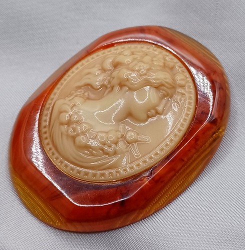 Broche camafeo de baquelita y celuloide bordes biselados ovalados de colección - Imagen 3 de 5