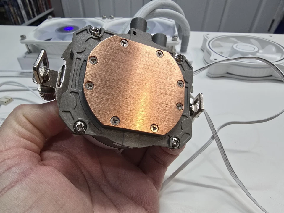 CoolerMaster MasterLiquid ML240L RGB White AIO AM5/AM4,LGA1700/1200 w/extra fans - Image 3 of 4