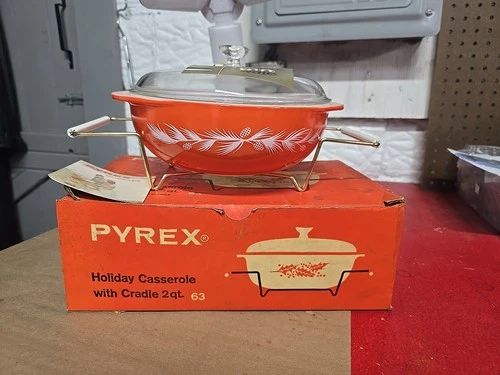 Vintage 1960 Pyrex Holiday Casserole 024 Pinecone 2 Quart Red/Orange Cradle Box