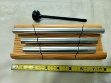 3 carillons et avec carillon de bureau à attaquer. État neuf.