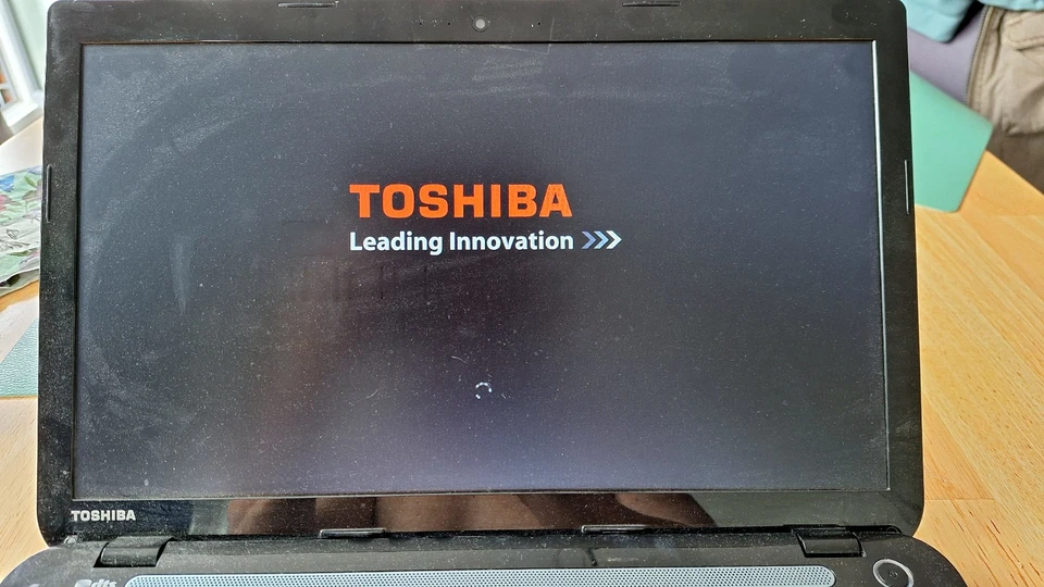 Toshiba, 15 Zoll, Intel Core i3, 12 GB RAM, knapp 1000 Gb Speicher, CD-Laufwerk - Bild 4 von 4