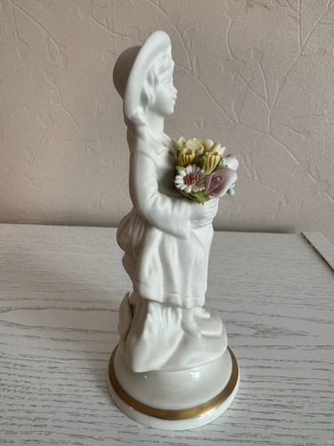 Capodimonte Porcelain Marcolin Brothers Figurine of Sitting Girl with Flowers - Picture 4 of 8