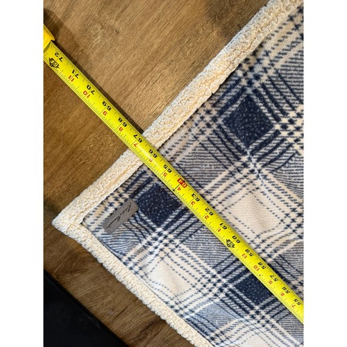 Eddie Bauer Plush-Fleece Throw Blanket Blue / White Plaid 49x67 - Picture 2 of 5