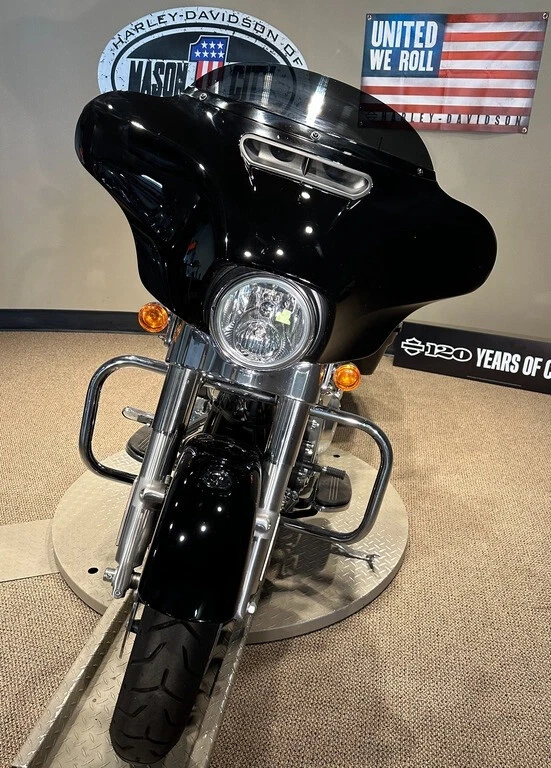 2022 Harley-Davidson Street Glide  - Image 2 of 4