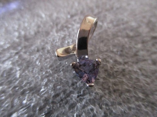ESTATE PLATINUM & SOLITAIRE TANZINITE SLIDER PENDANT-TRIANGLE SHAPE .35ct- 1.41g - Picture 3 of 12