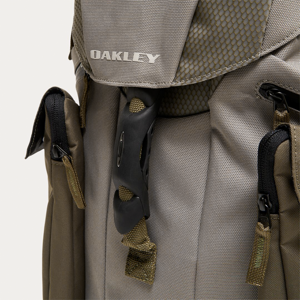 Oakley Latitude Flex Backpack 30L Unisex Casual Sports Bag NWT