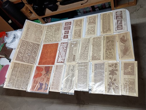 GREAT LOT 23 NOS VINTAGE CRAFTAID LEATHER TEMPLATES PLASTIC 1953-78 BILLFOLD - Picture 19 of 23