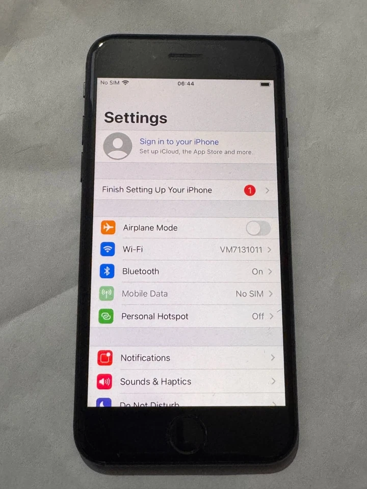 Apple iPhone 7 - 128GB - Jet Black (Unlocked) Good Condition - Image 3 of 4