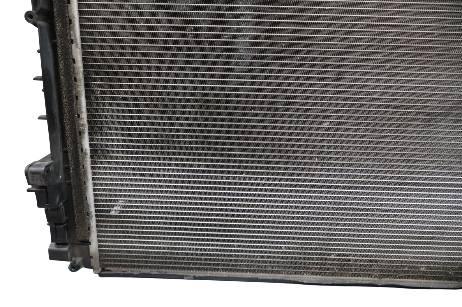 14-22 Maserati Ghibli Front Engine Cooling Radiator Assembly 670038340 Oem