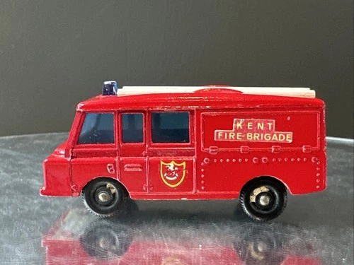 Lesney Matchbox No.57 LAND ROVER FIRE TRUCK Red w/White Ladder